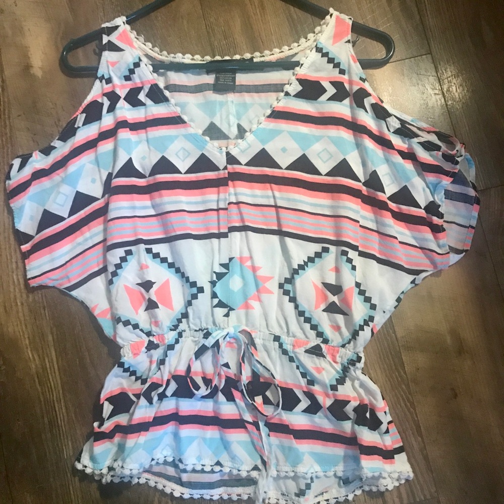 Cold shoulder tribal design top